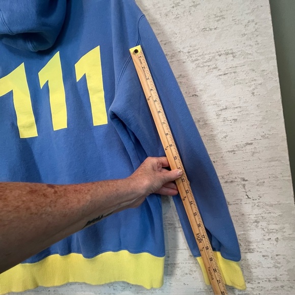 Fallout Bethesda Vault 111 Blue Yellow Sweatshirt Hoodie Zip Up Number 111 Sz M - Picture 14 of 16